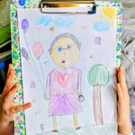 Portret mamy na spacerze