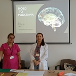 nauczycielki biologii i niemieckiego przedstawiaja prezentację