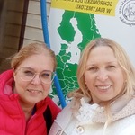 Pani dyrektor  i nauczyciel biologii przy schronisku