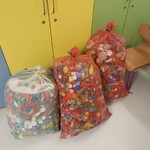 NAKRETKI UZBIERANE PRZEZ UCZNIÓW  Z ZESPOŁU SZKÓŁ IM. JANA PAWŁA II W WYSZKACH