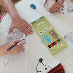dzieci rozwiązują zadania o jeżach