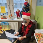 Pani Bernarda czyta bajkę