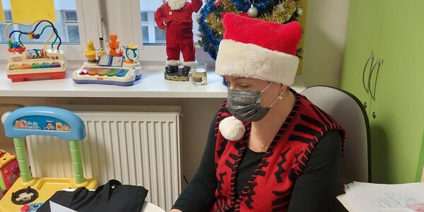 Pani Bernarda czyta bajkę