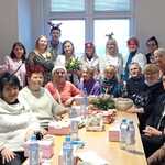 Seniorzy z Klubu Senior + wraz z nauczycielami naszej szkoły