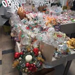 stoisko z piernikami podczas akcji OI piernicz raka z piernikami od szkoły szpitalnej