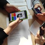 Uczniowie sprawdzają swą wiedzę o JP II na szkolnym quizie kahoot
