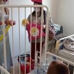chore dzieci otrzymuj niespodzianki