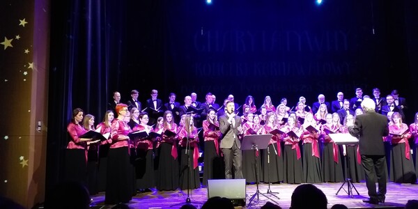 Chór Uniwersytetu w Białymstoku pod batutą Profesora Edwarda Kulikowskiego