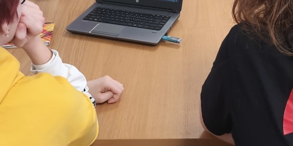 Uczniowie zapoznają się z inicjatywą DBI