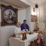 Modlitwę wiernych odczytuje nauczycielka Małgorzata  Fiłonowicz