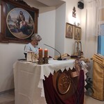 Słowo Boże ze Starego Testamentu czyta pielęgniarka Stanisława Raczkowska