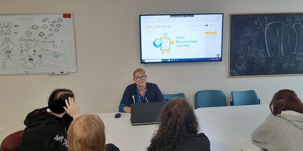 Dyskusja na temat zalet i wad internetu