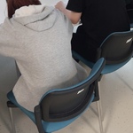Uczniowie wypełniają karty pracy