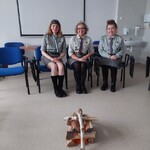Druhny instruktorki ZHP przy symbolicznym ognisku