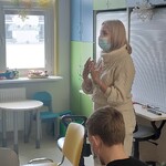 nasz gość pokazuje również jak dokonać prawidłowej prezentacji własnej osoby