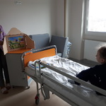 Pani Ala przedstawia bajkę w III Klinice