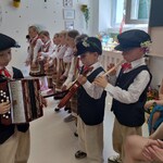 Przedszkolaki z instrumentami