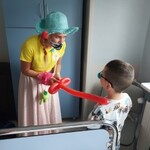 pasowanie na dzielnego pacjenta i pani Marta jako Klaun