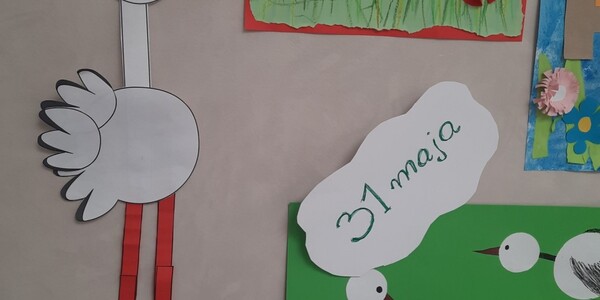 prace dzieci z bocianami i napisem 31 maja