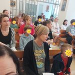 uczestnicy mszy świętej w kaplicy UDSK