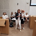 aktorzy teatru Kroplówka odgrywają scenę