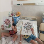 Dzieci prezentują swoje prace