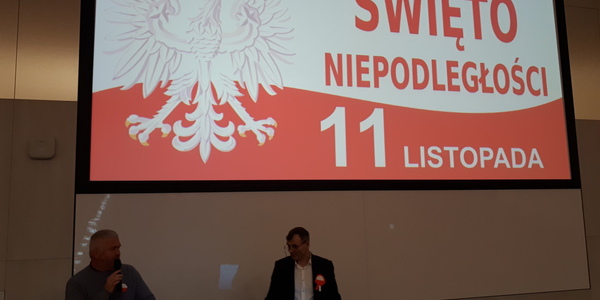 Prowadzący apel pan Karol Urbański i pan Andrzej Sadowski