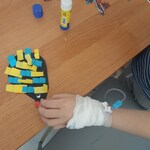 tworzymy jeże: jeż żółto-niebieski wykonany przez chłopca z Ukrainy