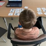 Uczeń segreguje karty- potrzeby a zachcianki