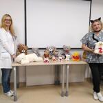 Prezentacja misiów przez nauczycielki przedszkola