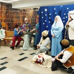 Obraz zawierający ubrania, w pomieszczeniu, osoba, obuwie