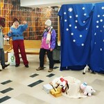 Obraz zawierający ubrania, w pomieszczeniu, obuwie, osoba